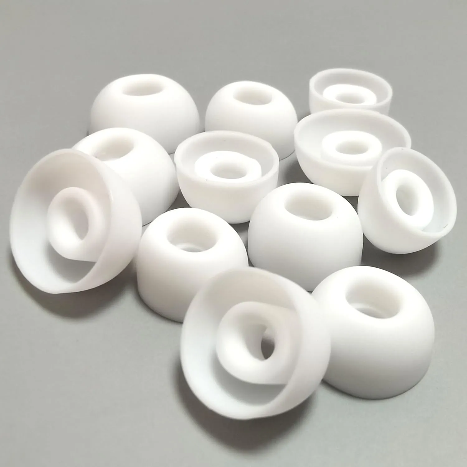 Earbuds Tips Replacement Universal Oval Earbuds Tips for True Wireless Earbuds 4.0mm-6mm Nozzle Silicone Replacement Ear Tips 6 Pairs LMS White