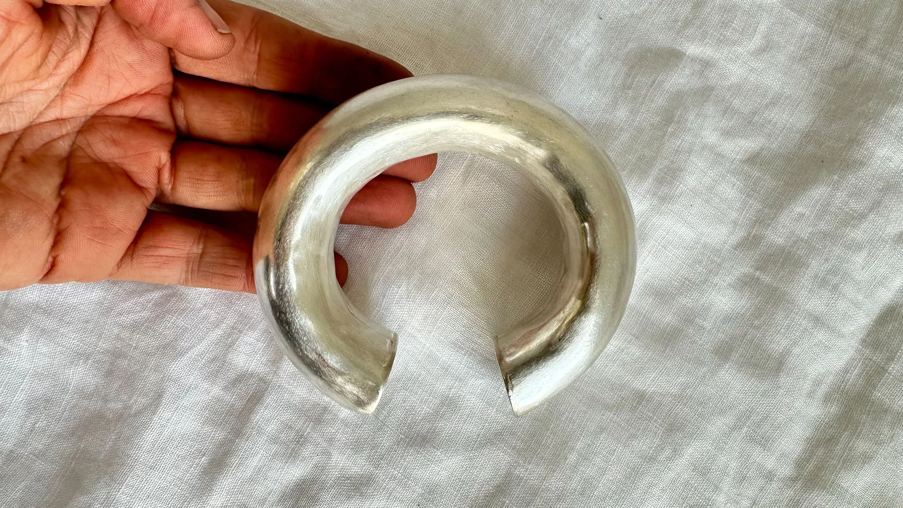 Karen Hill Tribe Silver Bangle. Lovely Shape! 0650
