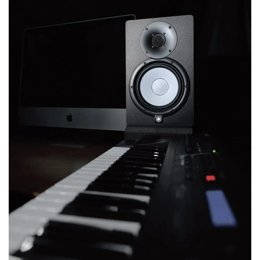 Yamaha HS7 Powered Studio Monitor (Single, Black)